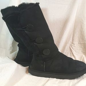 UGG Australia Black 3 button sheepskin US 8